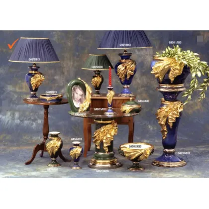 Zdjęcie Zjawiskowa ceramiczna lampa w kolorze niebieskim zdobiona złotem