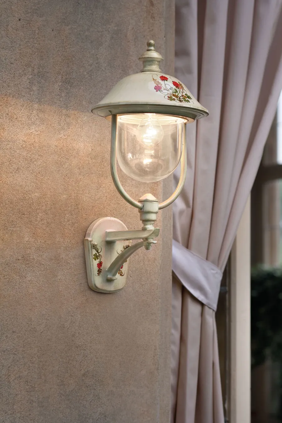 obrazek 2 Włoska zewnętrzna lampa ścienna-kinkiet w stylu klasycznym
