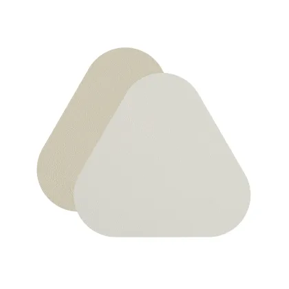 Zdjęcie Trójkątna skórzana podkładka pod kieliszek w kolorze białym i kremowym