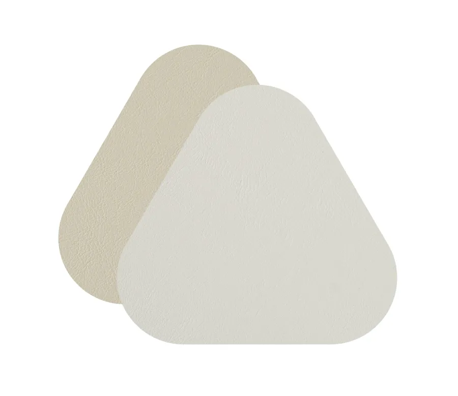 obrazek 1 Trójkątna skórzana podkładka pod kieliszek w kolorze białym i kremowym