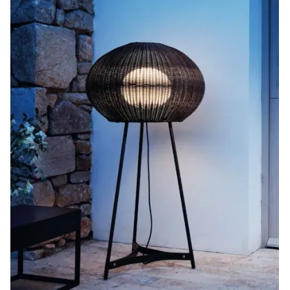 Zdjęcie Wyjątkowa lampa stojąca z włókna syntetycznego