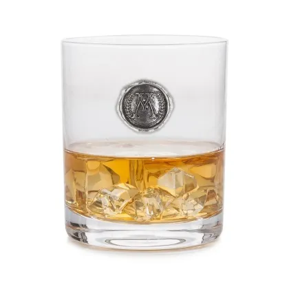 Zdjęcie Ekskluzywny prezent dla konesera - stylowa szklanka do whisky z cynowym emblematem z literą „M”