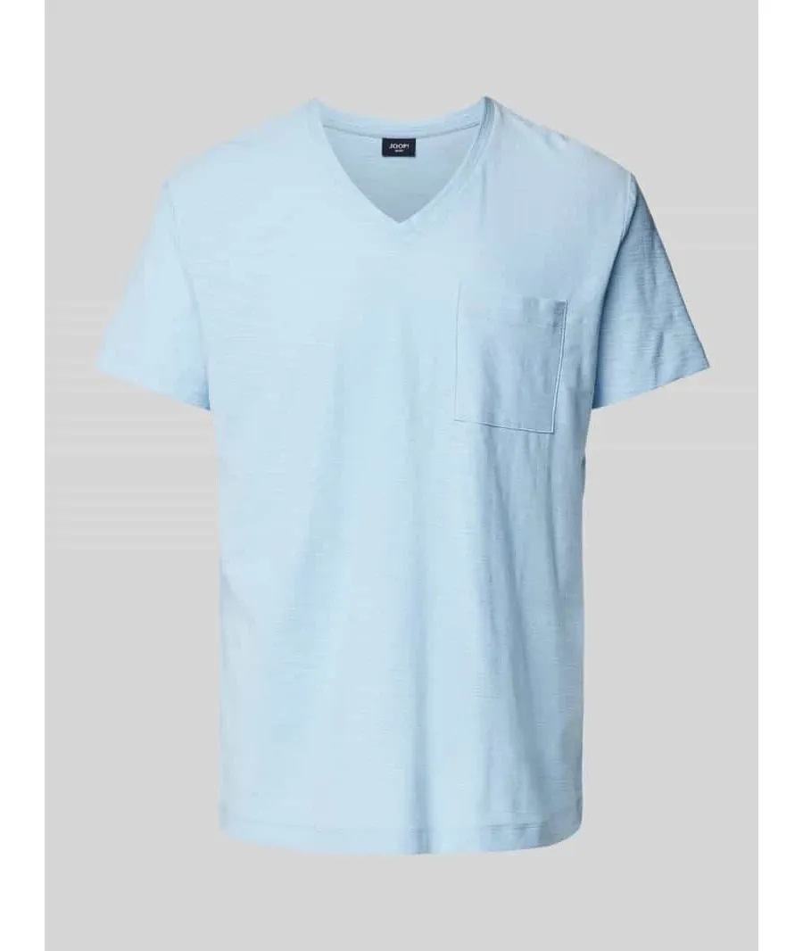 obrazek 1 T-shirt z dekoltem w serek i kieszenią na piersi