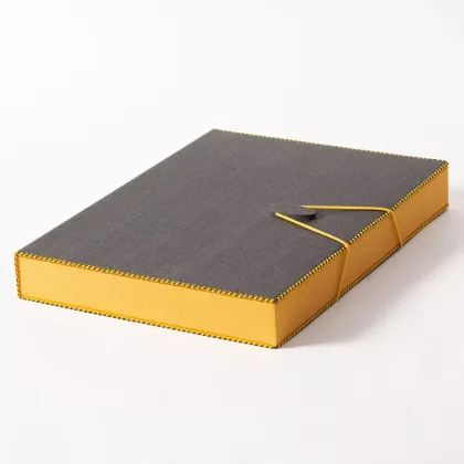 Zdjęcie Oryginalne pudełko z zestawem akcesoriów – prezent firmowy