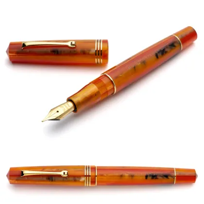Picture Elegant Italian fountain pen with a gold nib Leonardo