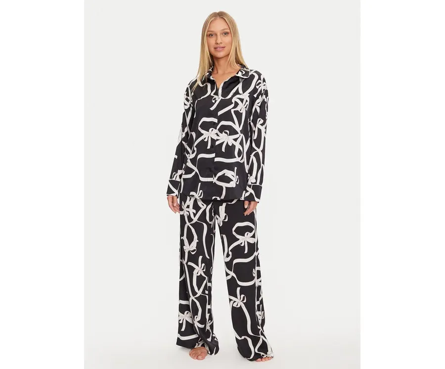 obrazek 1 Guess Piżama O4BX16 WEFC2 Czarny Relaxed Fit