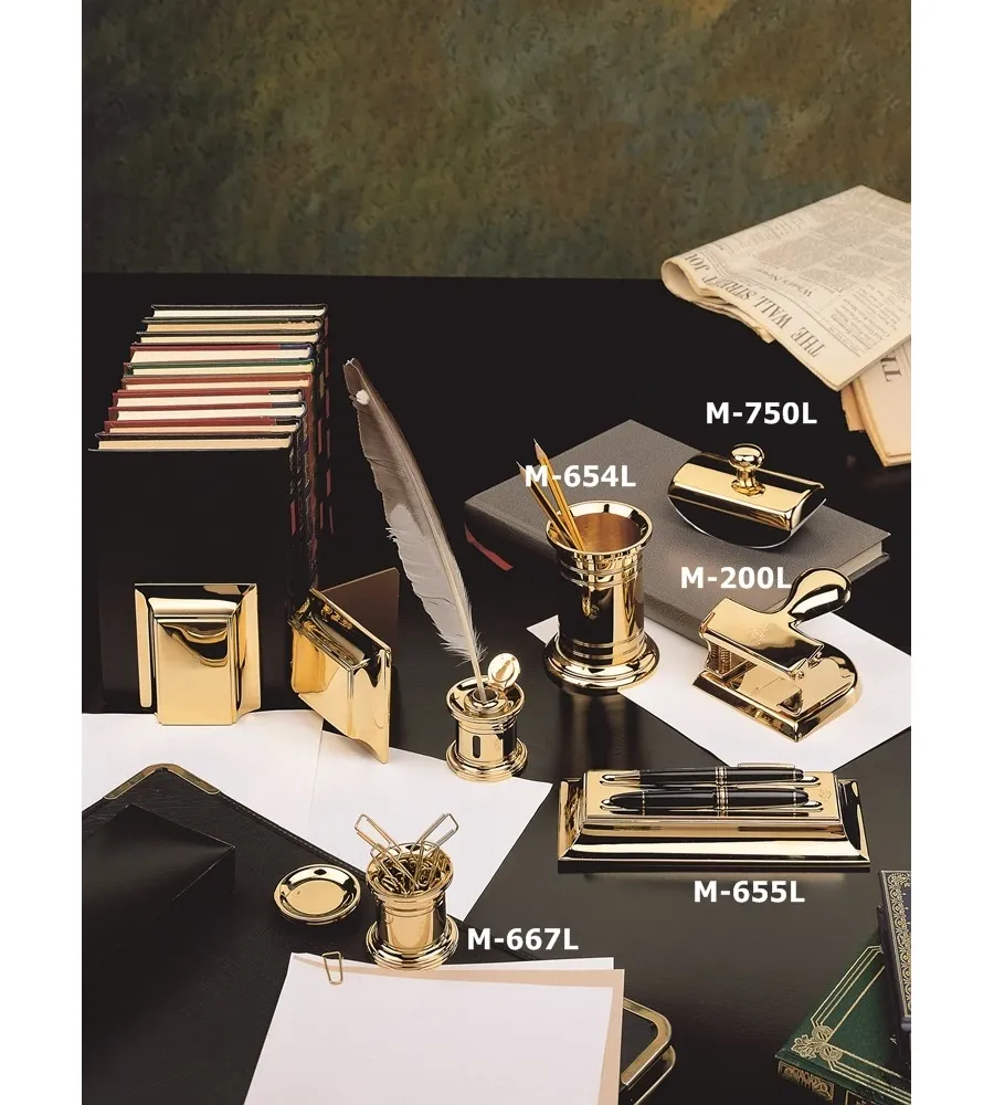 picture 10 Desk set for a VIP