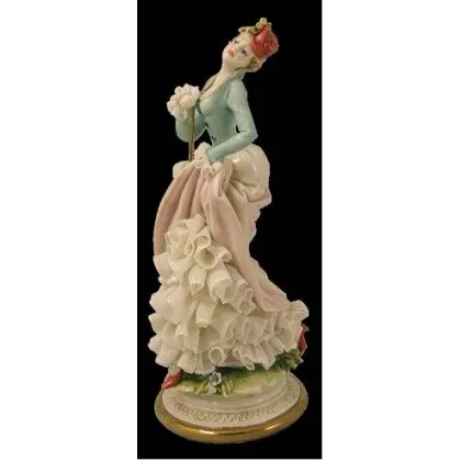 Zdjęcie Figurka z porcelany do apartamentu