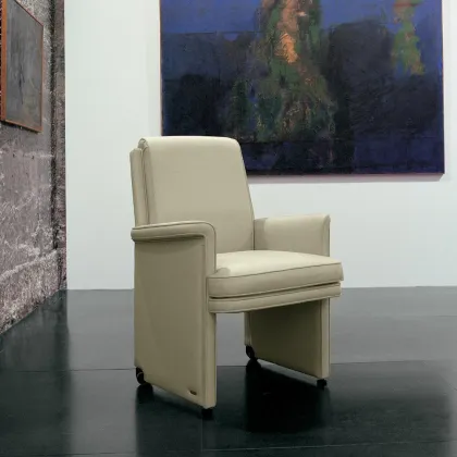 Zdjęcie Skórzany fotel dla gości z małymi kółkami z tyłu – Mascheroni