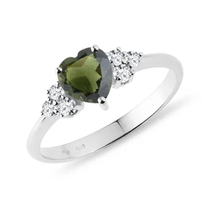 Zdjęcie Pierścionek serce z 14kt białego złota z wełtawitem KLENOTA