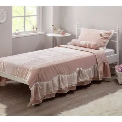 Zdjęcie Narzuta z delikatną koronką do pokoju młodzieżowego - Cilek