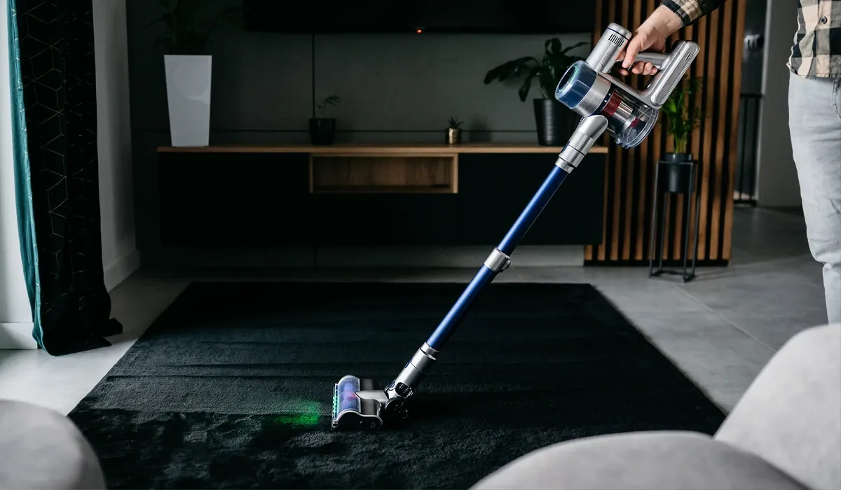 Odkurzacz pionowy premium bez przepłacania. Czy to możliwe? Sprawdzamy