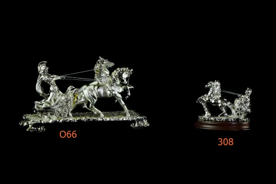 obrazek 1 Rewelacyjna statuetka rzymskiego rydwana z żywicy