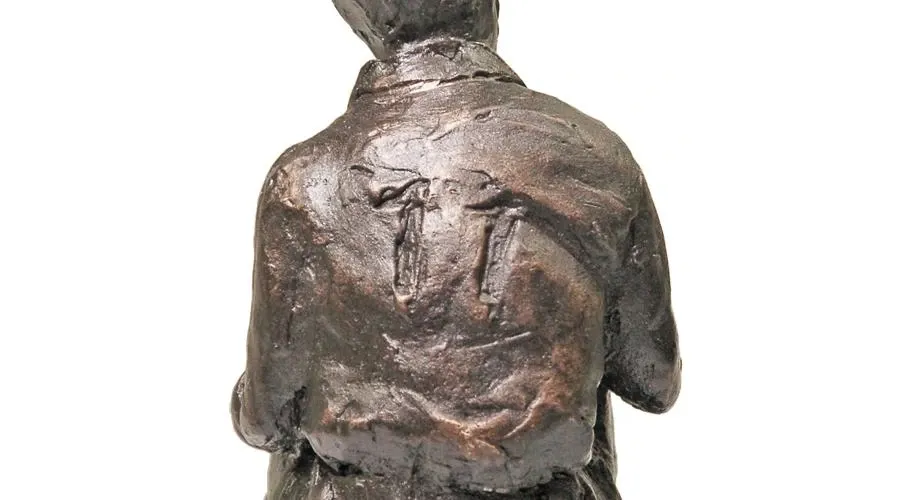 obrazek 2 Luksusowa figurka przypominająca piłkarza - wyjatkowy prezent z okazji rocznicy