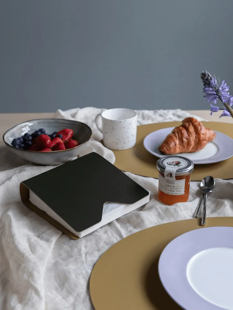 obrazek 2 Stylowy czarny uchwyt na chusteczki 17x17xH5 cm wykonany ze skóry