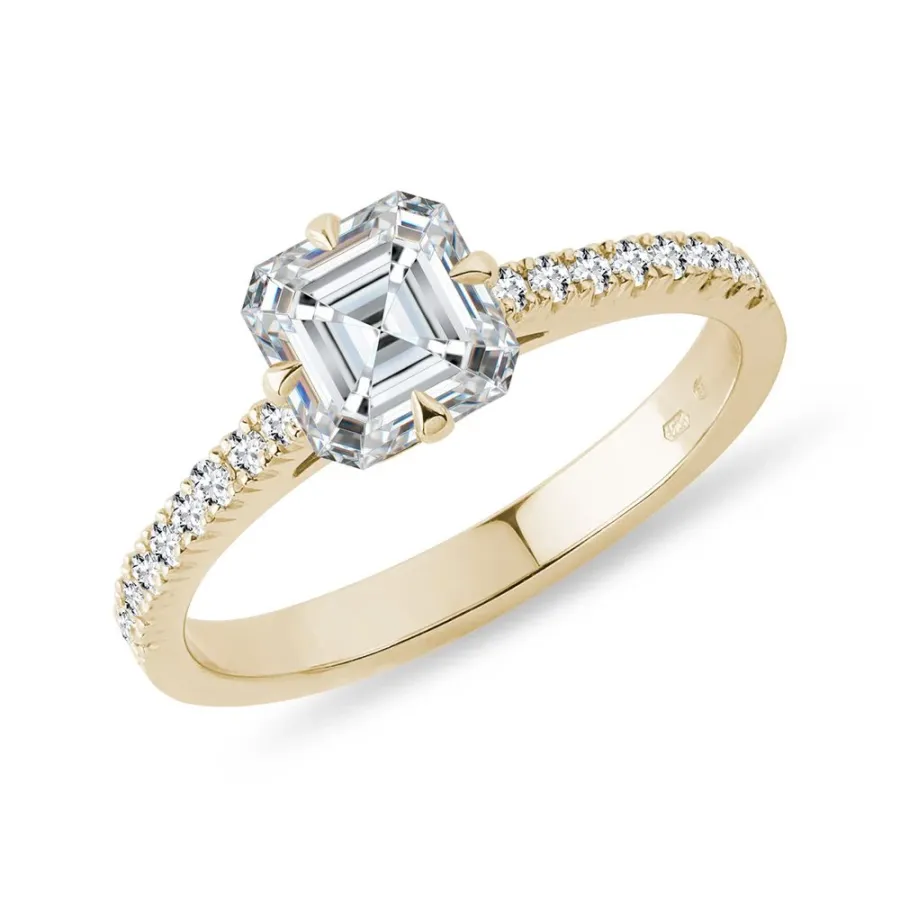 obrazek 1 Pierścionek zaręczynowy z żółtego złota z diamentem o szlifie Asscher KLENOTA