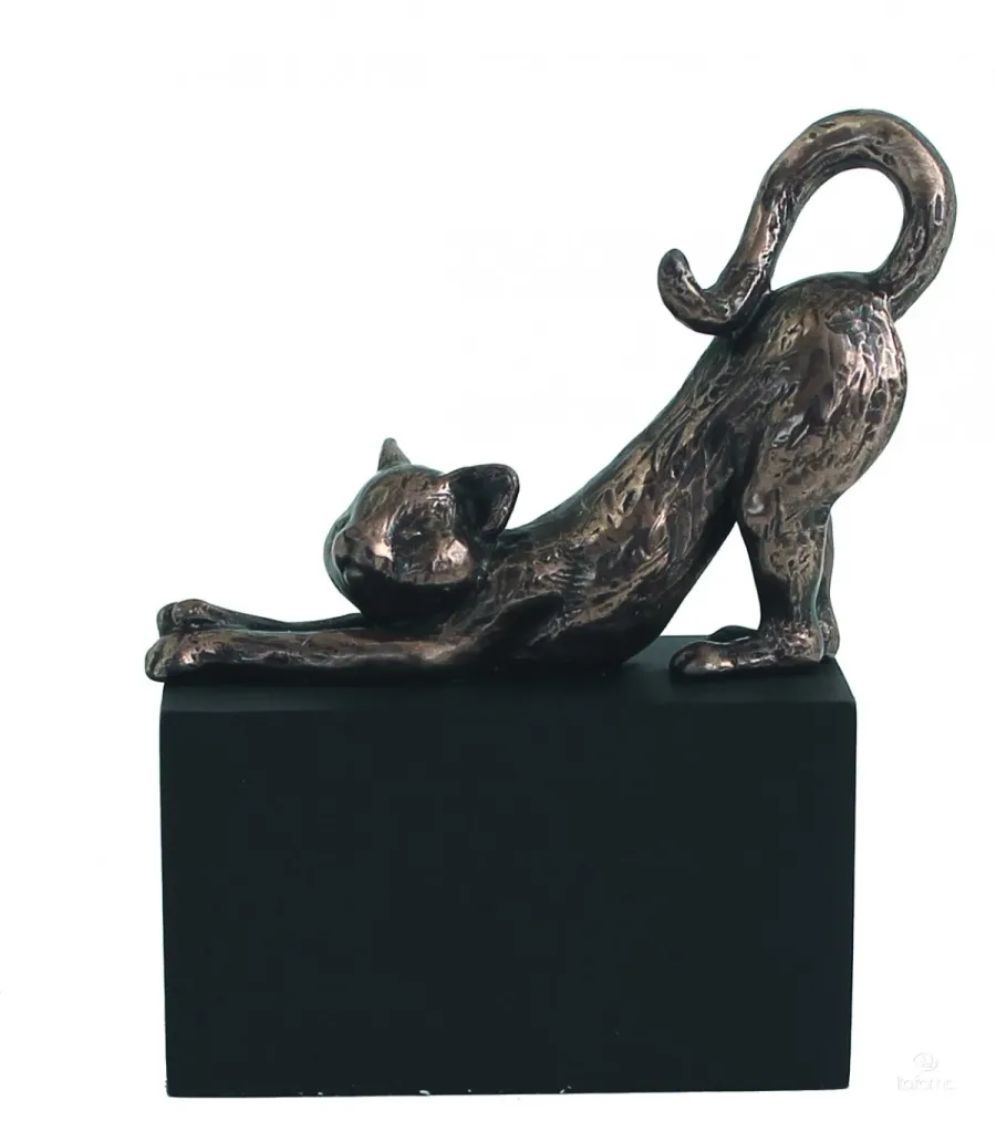 obrazek 1 Wyjątkowa statuetka kota na podstawie