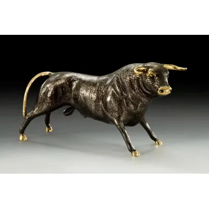 Zdjęcie Elegancka figura Byka z brązu