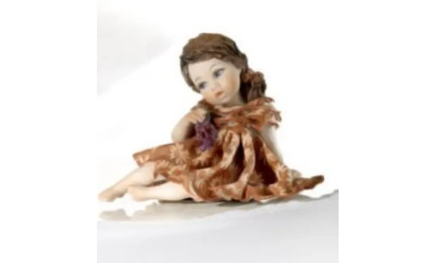 obrazek 1 Dziewczynka z porcelany symbolem jesieni - Autunno 33