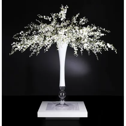 Picture Luxurious flower arrangement in a tall vase