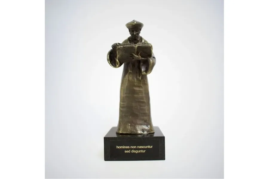 obrazek 1 Prestiżowa figurka z platerowanego brązu "Rzeźba z okazji zjazdu Erasmusa"