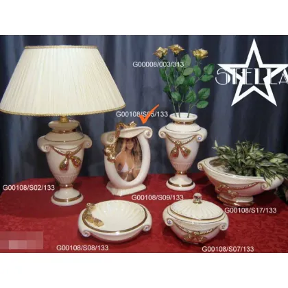 Picture Decorative photo frame with gold decoration