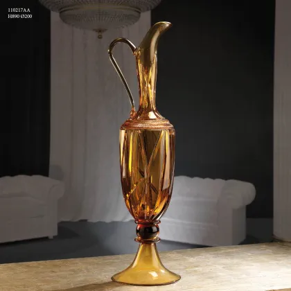 Zdjęcie Stylowy dzbanek z wąskim dziubkiem