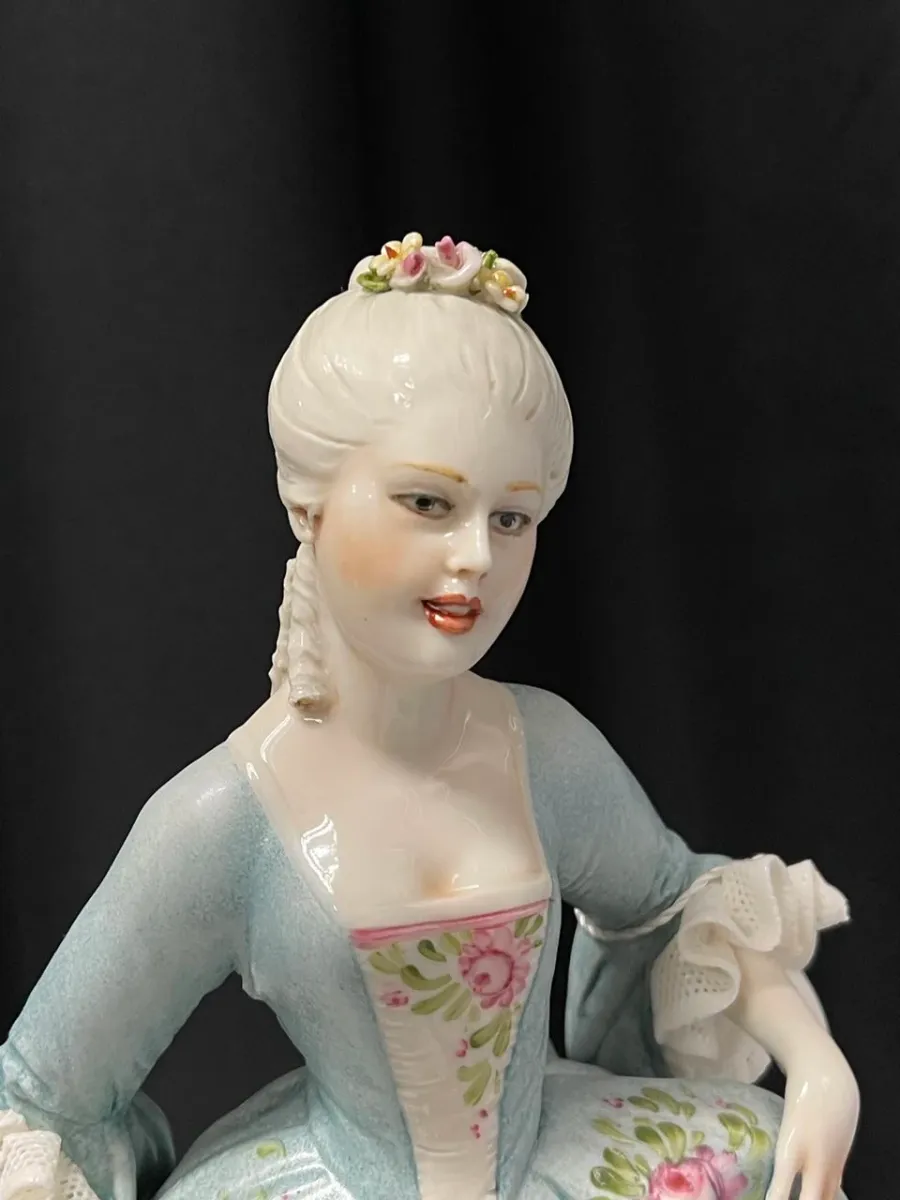 obrazek 6 Porcelanowa figurka damy w stylu rokoko