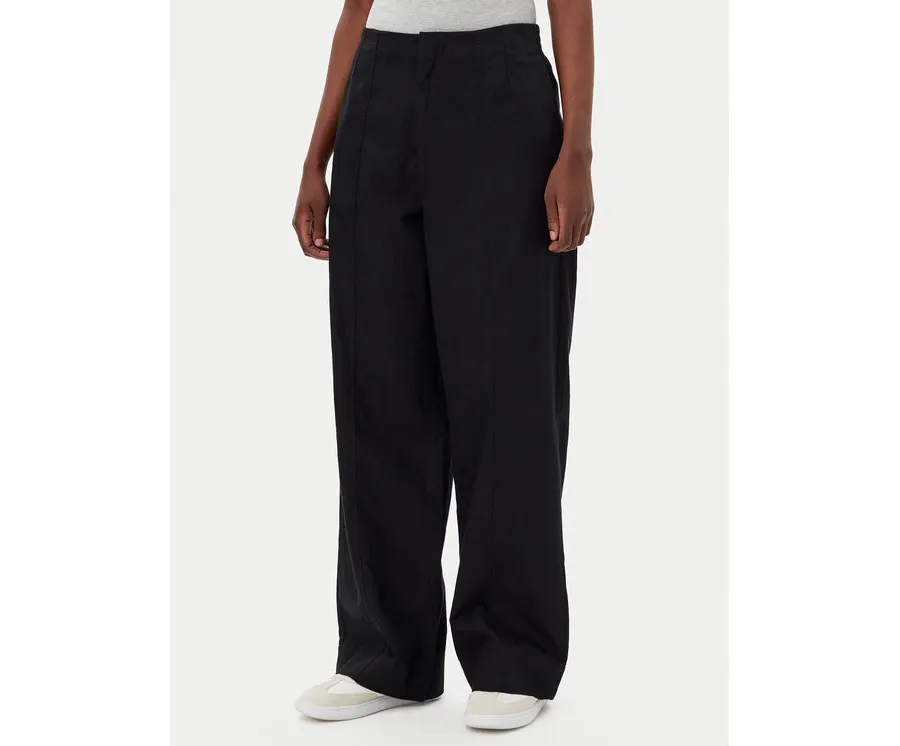 obrazek 1 Calvin Klein Jeans Spodnie materiałowe J20J225340 Czarny Relaxed Fit