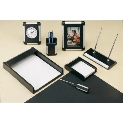 Zdjęcie Czarny zestaw na biurko