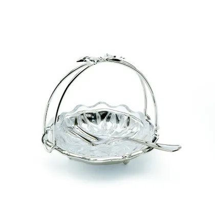 Zdjęcie Piękna szklana misa w mosiężnej oprawie