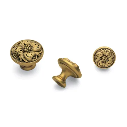 Zdjęcie Dekoracyjna gałka meblowa Botticelli z mosiądzu