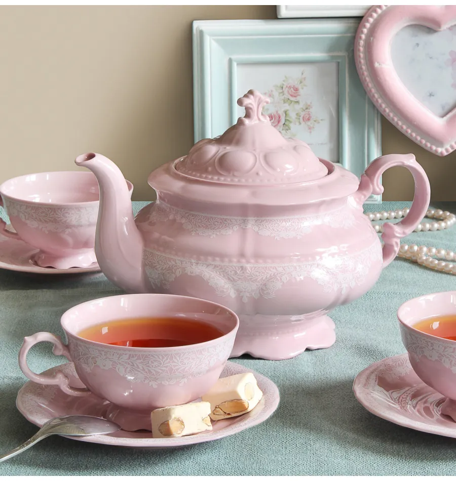 obrazek 2 Piękna porcelanowa filiżanka do herbaty ze spodkiem w kolorze różowym z delikatnym zdobieniem – Leander