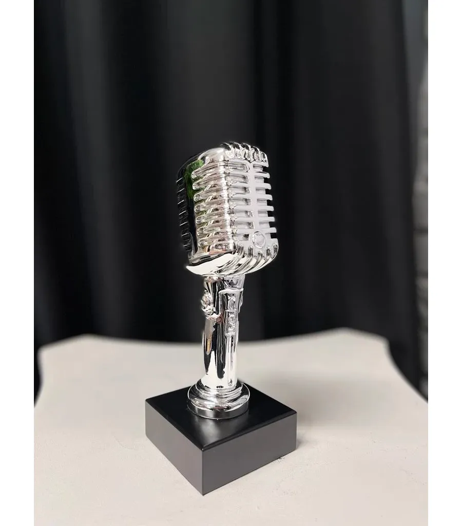 obrazek 1 Statuetka z mikrofonem
