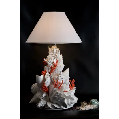 Zdjęcie Włoska lampa na biurko z podstawą w formie kompozycji z muszli