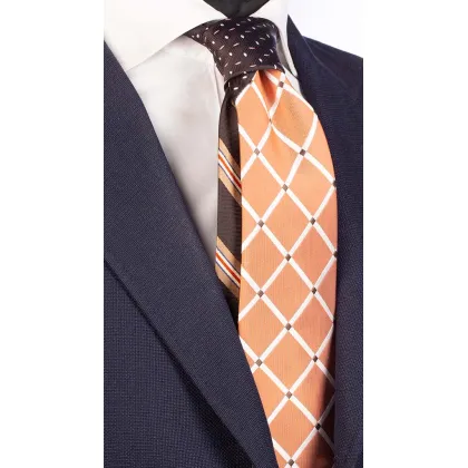 Zdjęcie Kontrastowy, dwukolorowy krawat w kratę i pasy