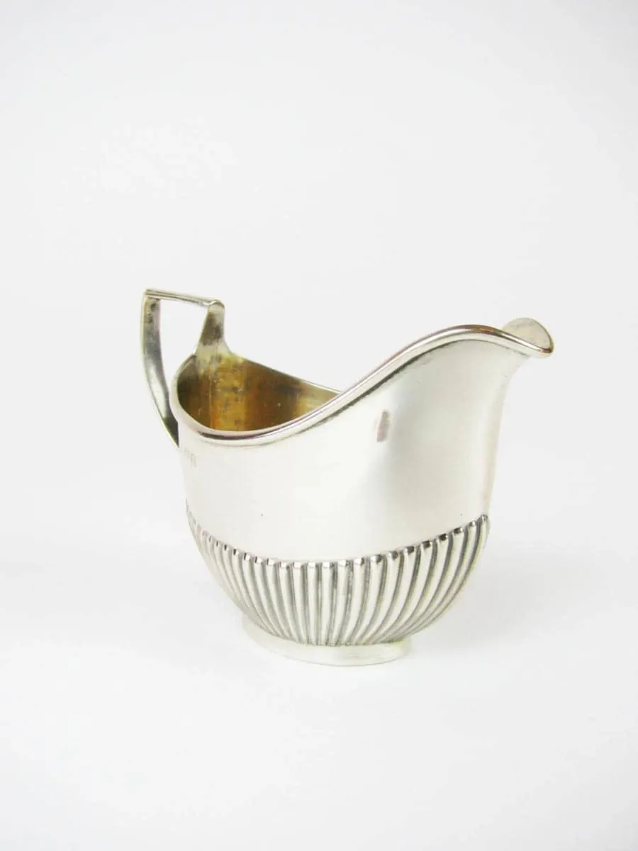 obrazek 1 Birmingham 1905/1906 owalny dzbanek na mleko ze srebra, wnętrze złocone