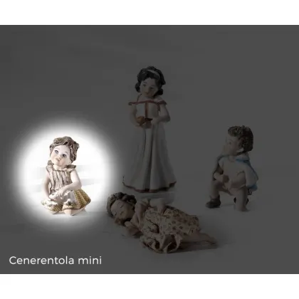 Zdjęcie Mini porcelanowa figurka Kopciuszka - Sibania