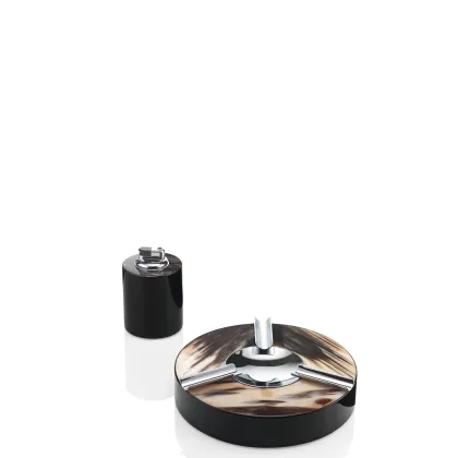 Picture Stylish ashtray in dark horn, glossy black lacquered wood and chrome-plated brass – Arcahorn