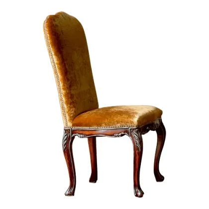 Zdjęcie Tapicerowane włoskie krzesło z drewna litego