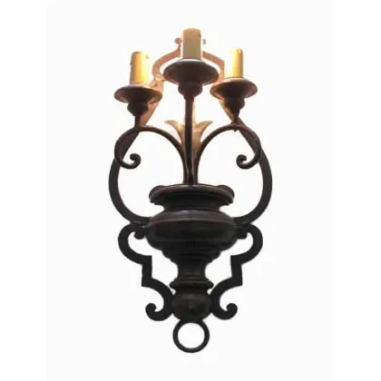 Zdjęcie Antyczny kinkiet z trzema punktami świetlnymi