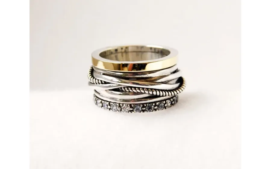 picture 1 Unique wedding ring made of gold and silver