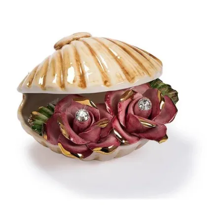 Zdjęcie Dekoracyjna statuetka muszli z rózami