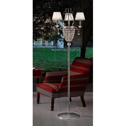 Picture A stunning, standing lamp for the living room with three bulbs