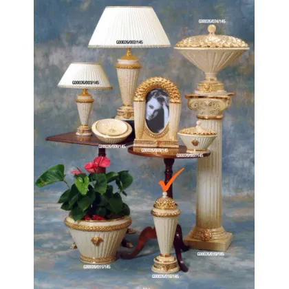 Zdjęcie Klasyczny ceramiczny wazon do salonu