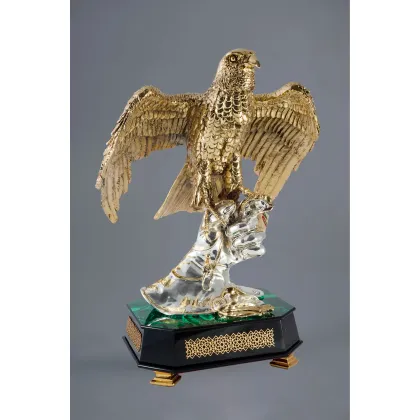 Zdjęcie Luksusowa figura dekoracyjna - jastrząb na rękawiczce - ArtBe