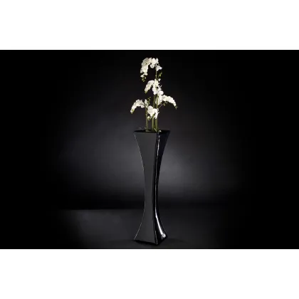 Picture An avant-garde luxury vase from the Italian manufacturer VG