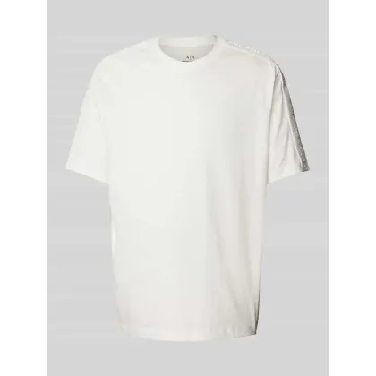Zdjęcie T-shirt z detalami z logo