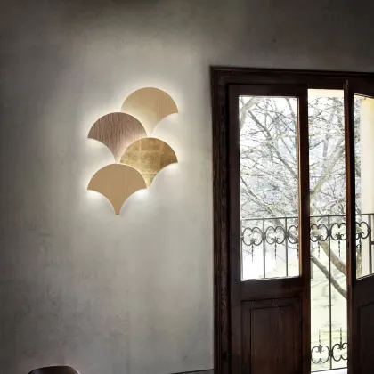 Picture A unique wall lamp with an interesting shape - Masiero
