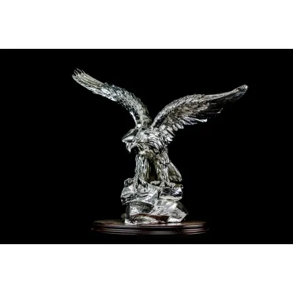 Zdjęcie Zjawiskowa figura orła do gabinetu